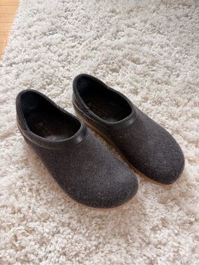 Haflinger Grizzly Clog Charcoal Gray Wool Size 40